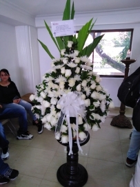 floristeria-flores-envigado-mis-mas-sinceras-condolencias-en-este-dificil-momento-por-tan-significativa-perdida-les-ofrezco-mis-oraciones-en-el-senor-floristeria-flores-envigado