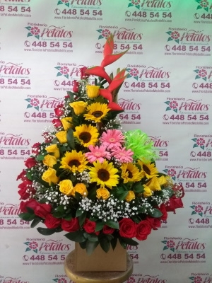 floristeria-flores-envigado-n-en-cualquier-sitio-se-puede-encontrar-un-amigo-para-ponerlo-en-el-mejor-lugar-del-corazon-te-quiero-mucho-floristeria-petalos-envigado