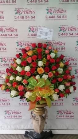 floristeria-envigado-pontevedra-mi-madre-comprende-siempre-lo-que-siento-y-lo-que-quiero-mi-madre-conoce-mis-suenos-mas-secretos-mi-madre-ilumina-mi-vida-con-su-sonrisa-te-quiero-mucho-mama